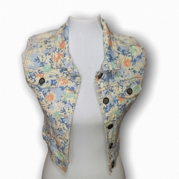 Charlotte Russe Jackets & Blazers - Charlotte Russe Hot Kiss Floral Denim  XS